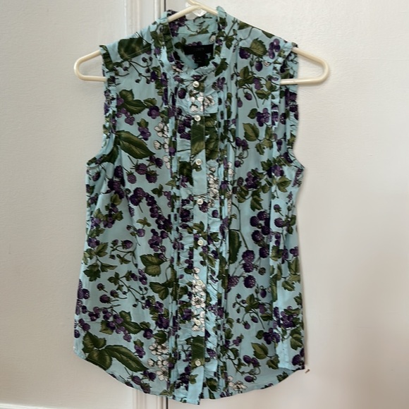 Jcrew sleeveless ruffle button up top in Ratti fruity floral size 2 - Picture 3 of 10